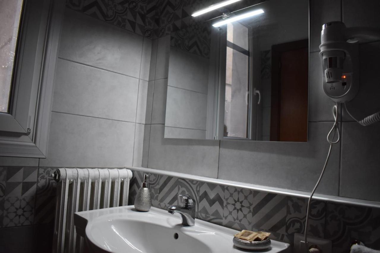 Samele Bed And Breakfast Lecce Bagian luar foto
