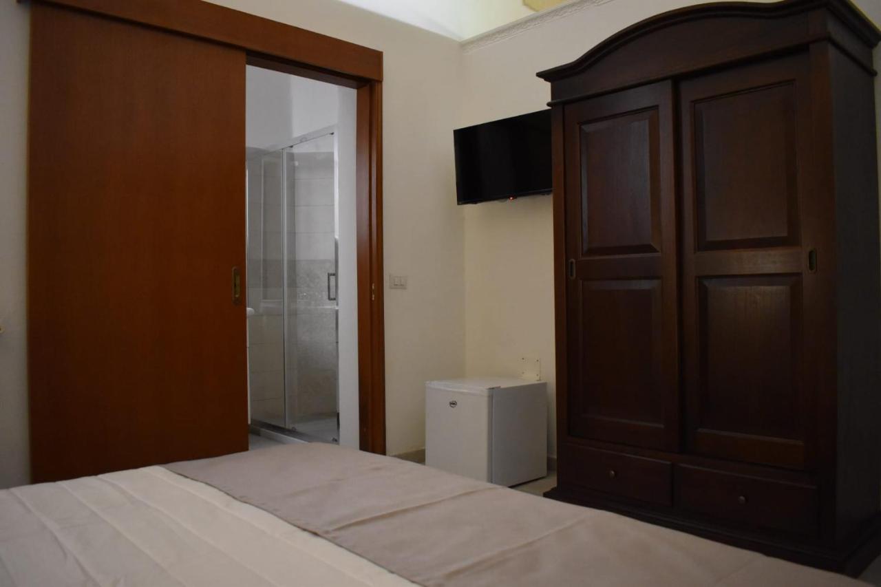 Samele Bed And Breakfast Lecce Bagian luar foto
