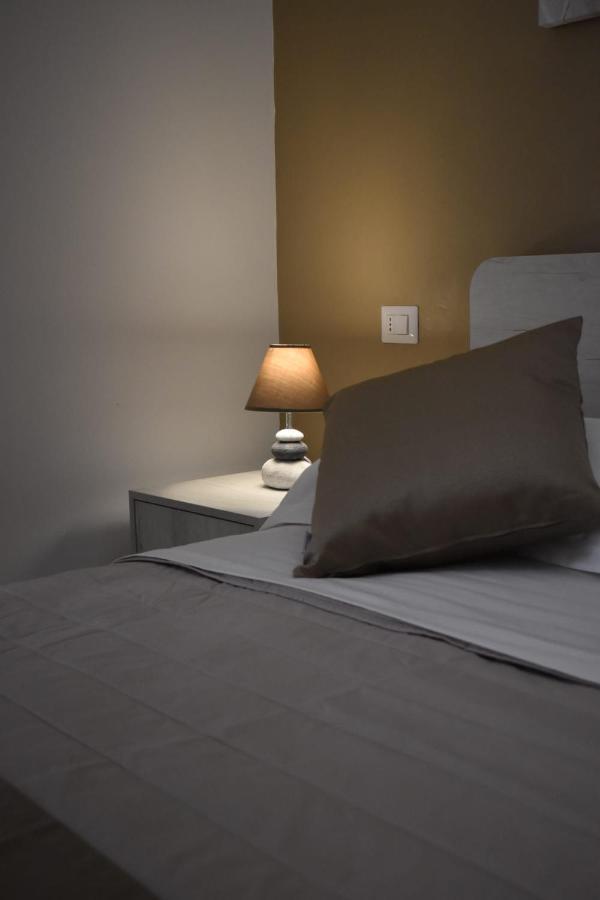 Samele Bed And Breakfast Lecce Bagian luar foto