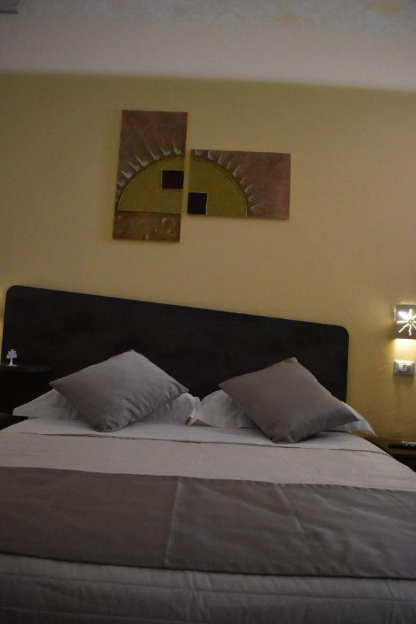 Samele Bed And Breakfast Lecce Bagian luar foto