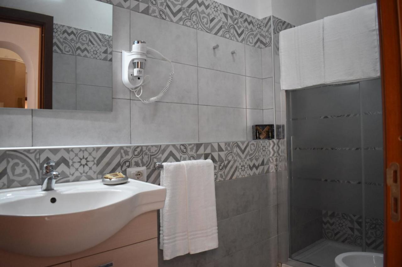 Samele Bed And Breakfast Lecce Bagian luar foto