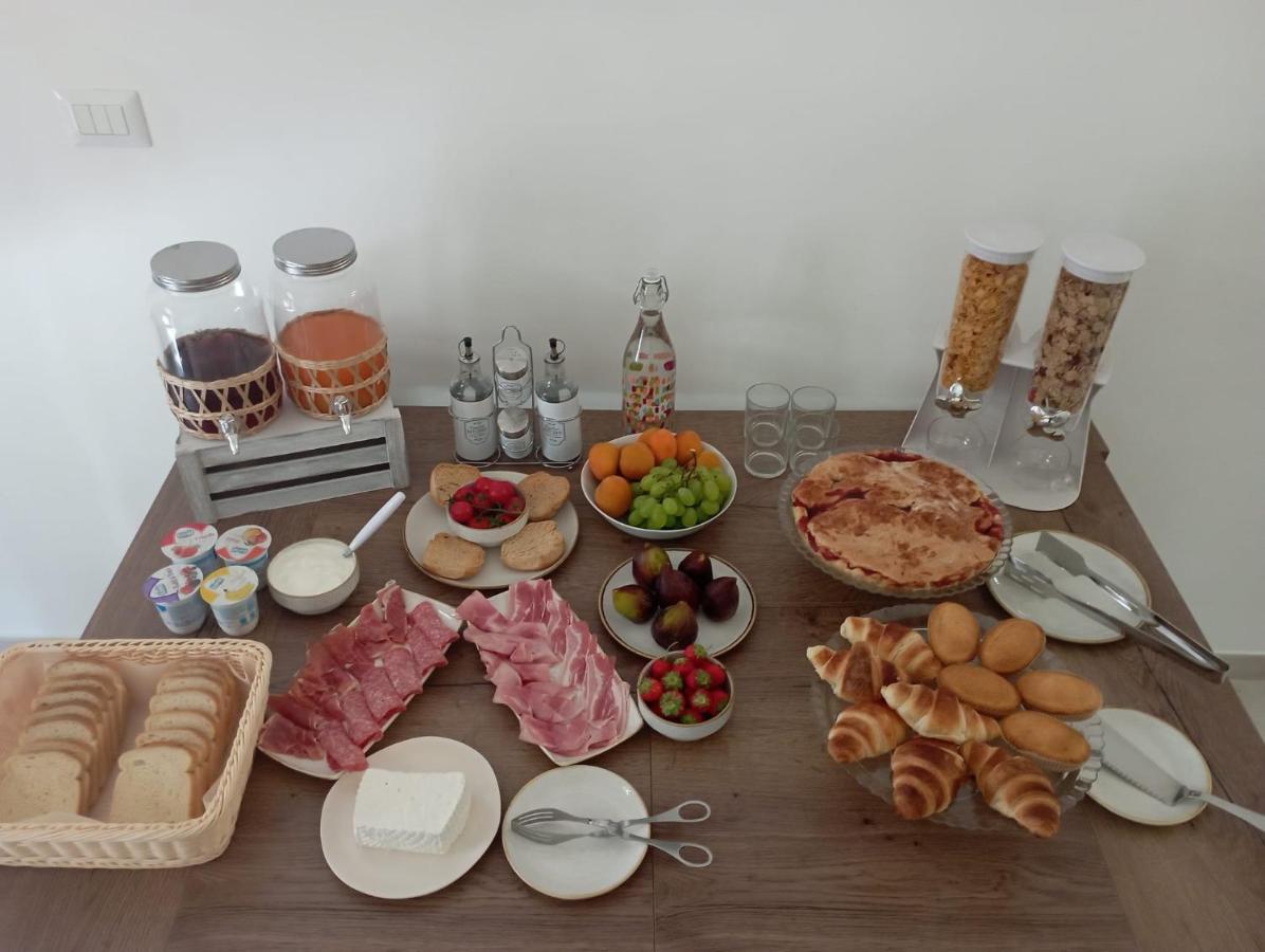Samele Bed And Breakfast Lecce Bagian luar foto