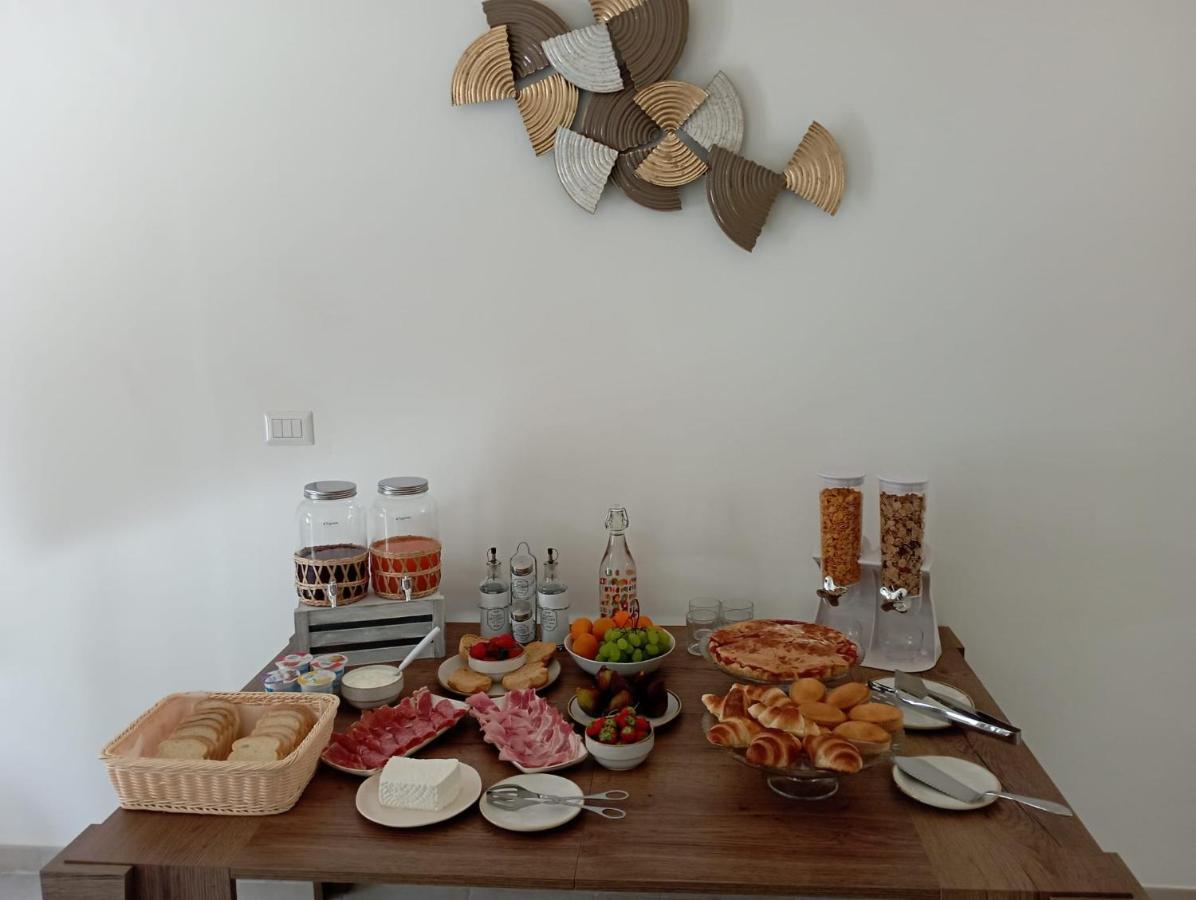 Samele Bed And Breakfast Lecce Bagian luar foto