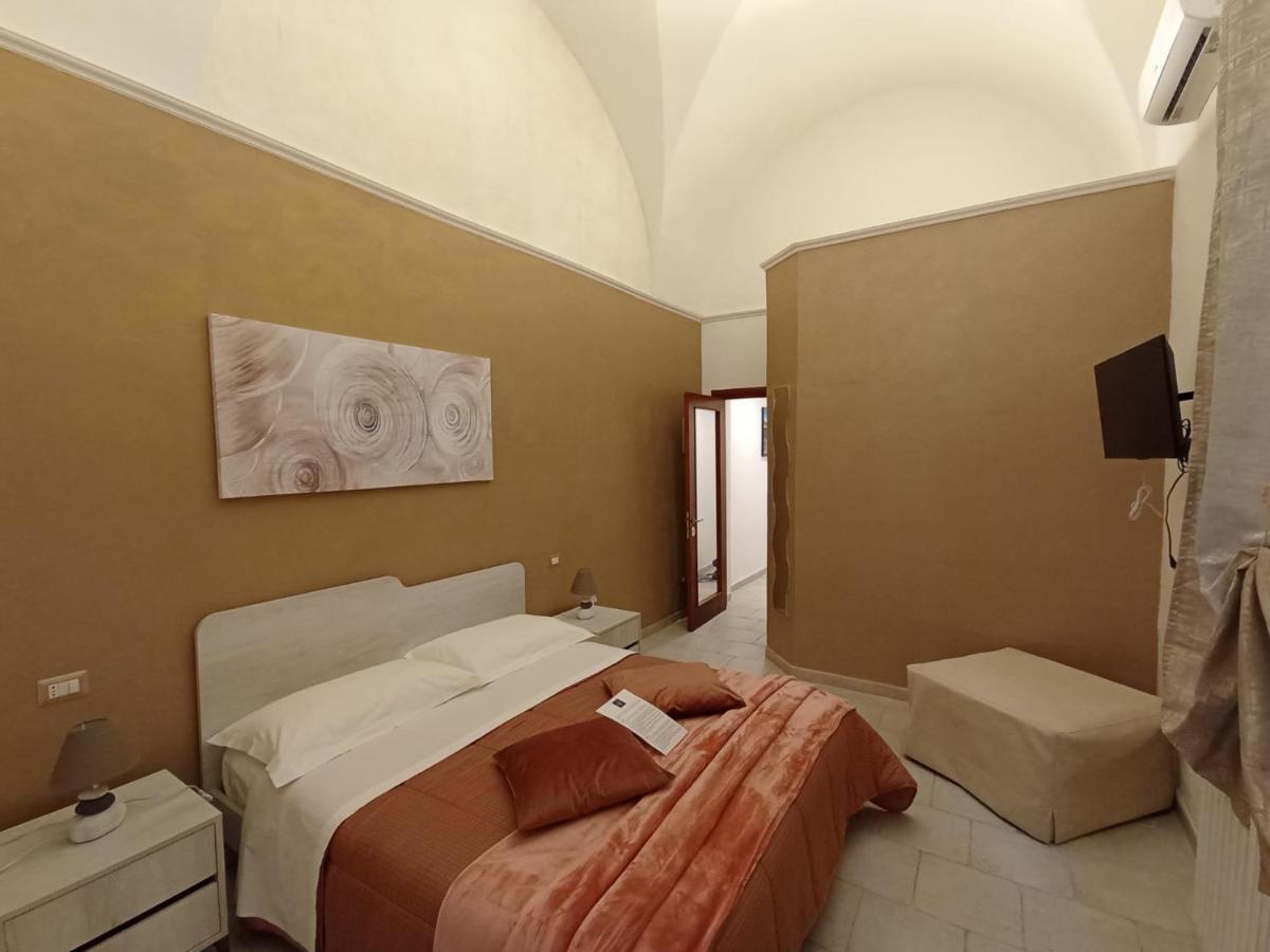 Samele Bed And Breakfast Lecce Bagian luar foto