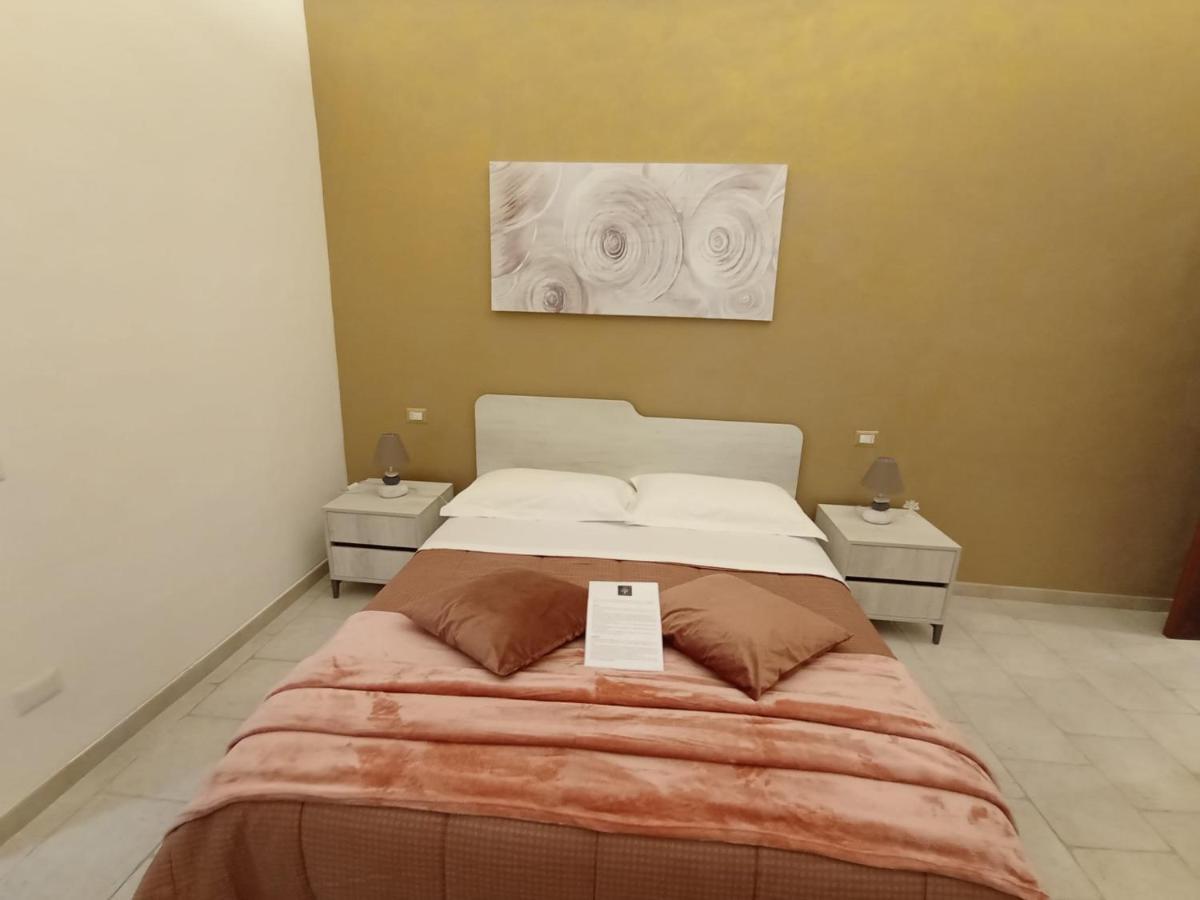 Samele Bed And Breakfast Lecce Bagian luar foto