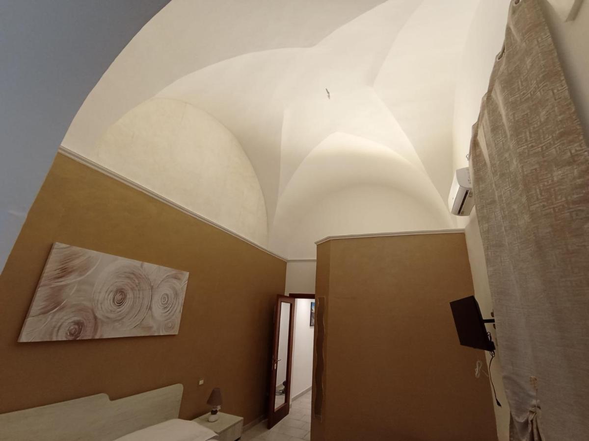 Samele Bed And Breakfast Lecce Bagian luar foto