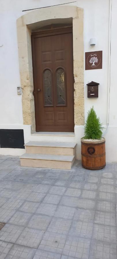 Samele Bed And Breakfast Lecce Bagian luar foto