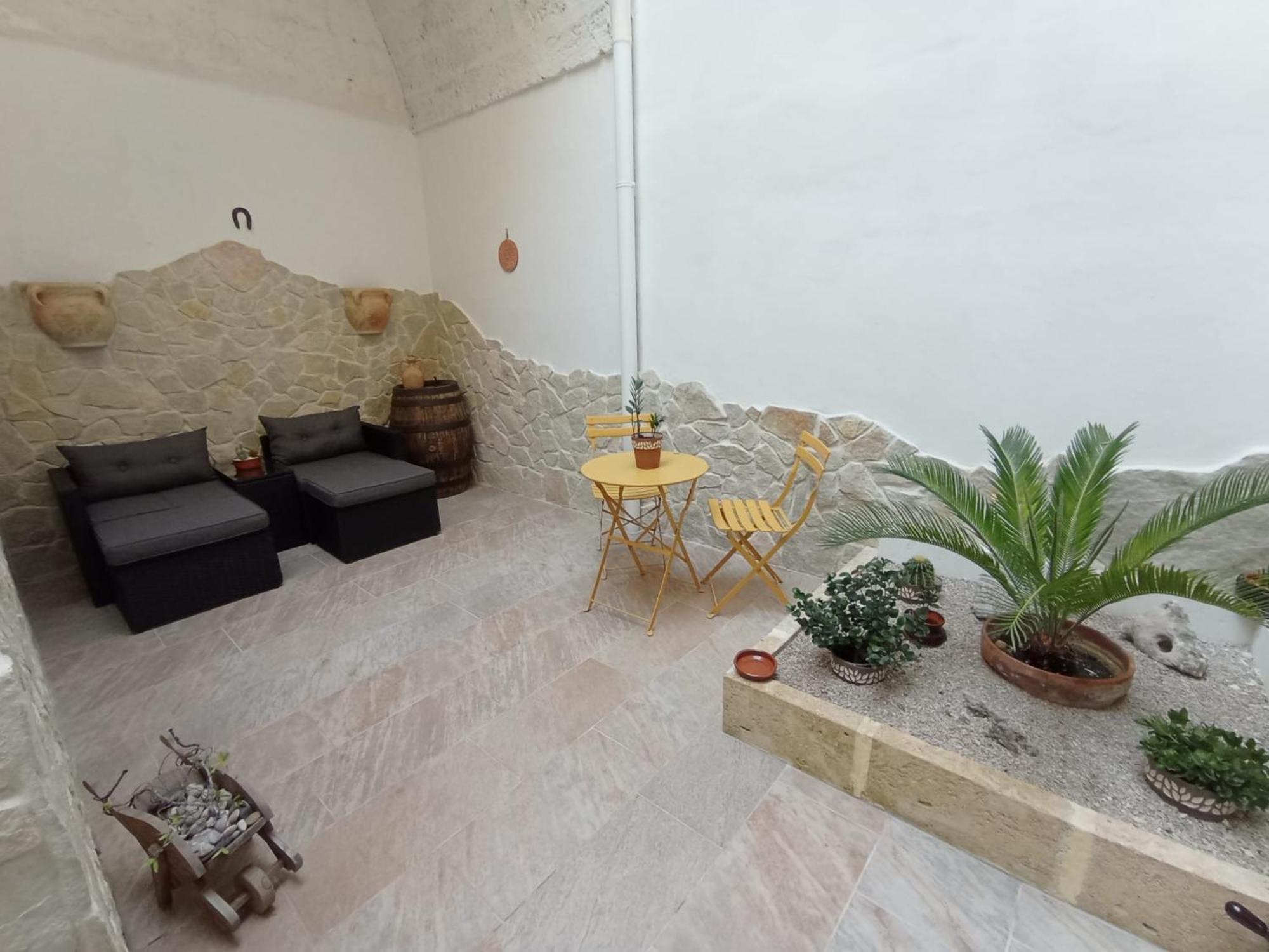 Samele Bed And Breakfast Lecce Bagian luar foto